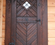 drzwi sosnowe rustykalne do domu drewnianego